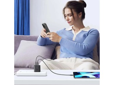 Cargador de pared Ugreen X227 de 20 W GaN (1 USB-A, 1 USB-C) - Negro