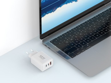 Techancy Carregador USB-A+USB-C+USB-C TA2821, 45W PD, SaIda M�ltipla, Design Portatil, CompatIvel co