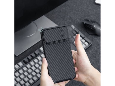 Capa Nillkin de fibra sintética S para iPhone 14 Pro Max com protetor de câmera, preta. Capa Nillkin de fibra sintética S para iPhone 14 Pro Max com protetor de câmera, preta.